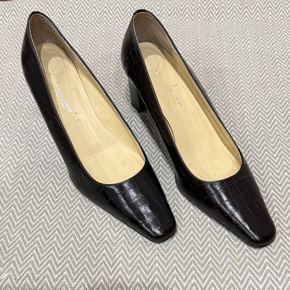 Casual Corner Made In Italy Leather Dark Brown Croc-Pattern Heels Size 6M